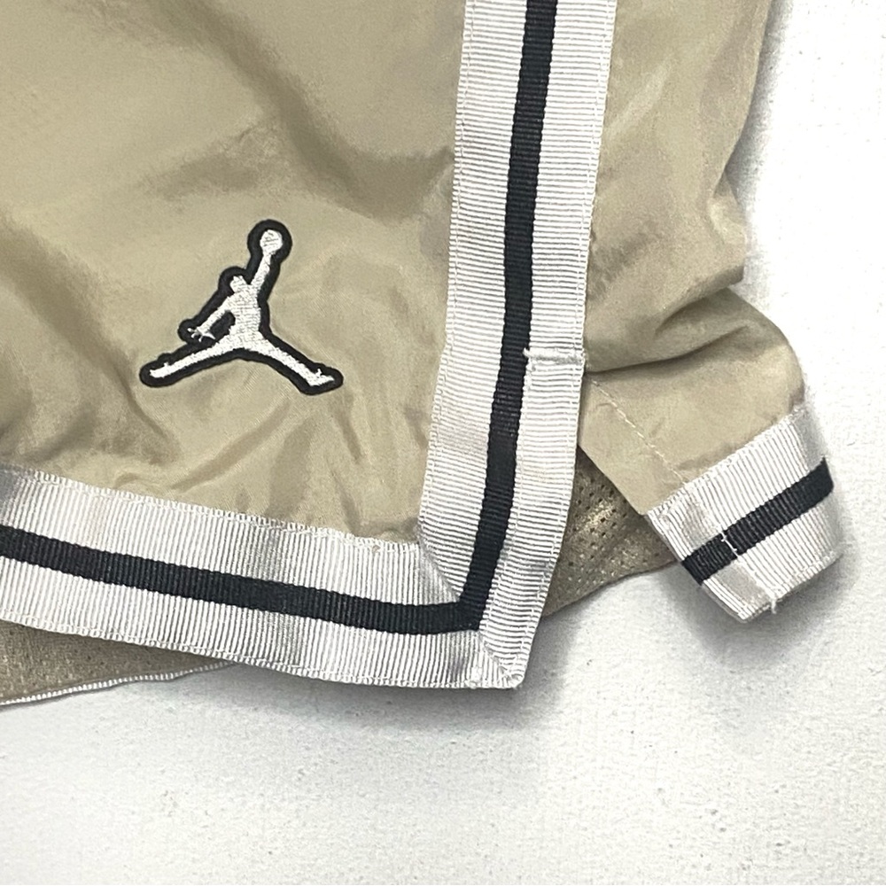 Nike Air Jordan Essentials Woven Shorts Flow Rattan Beige Size Medium - Picture 7 of 11